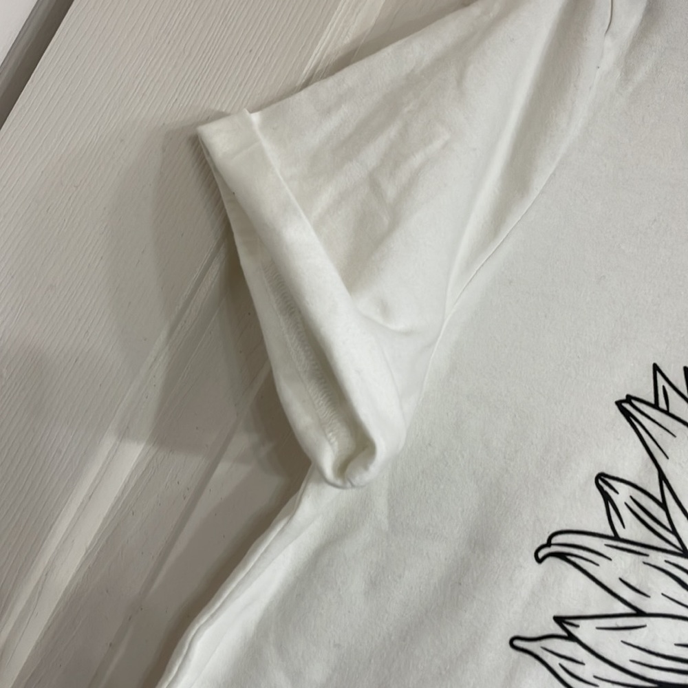 Sunflower Women’s T-shirt Size Small - Picture 3 of 5